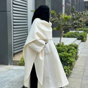 طقم فستان مع كاب – أناقة قوية واحتشام عصري